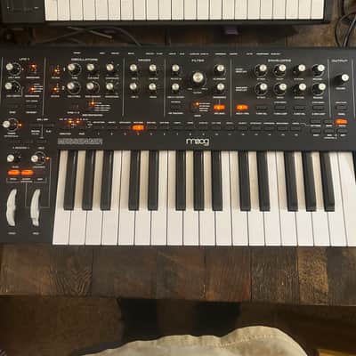 Moog Messenger 32-Key Monophonic Synthesizer 2025 - Present - Black image 1