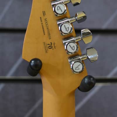 Fender Player Plus Stratocaster Olympic Pearl -  Incl Delux Gig Bag B Stock image 5