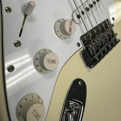 Fender Jimi Hendrix Artist Series Tribute Stratocaster 1997 - 2000 - Olympic White image 12