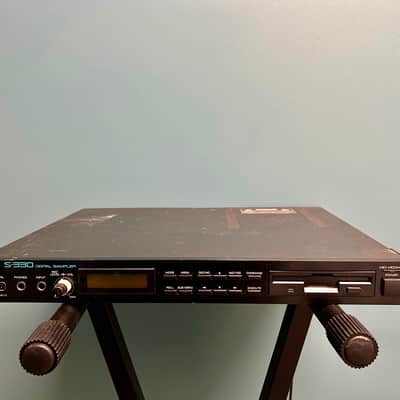 Roland S-330 Digital Sampler