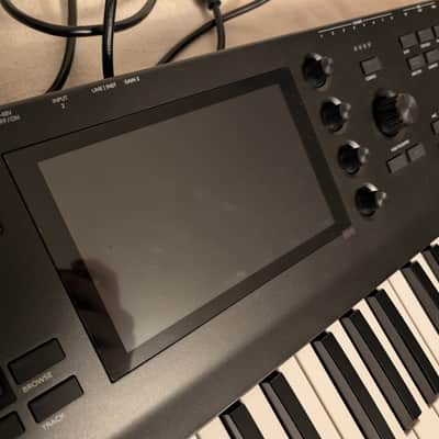 Akai MPC Key 61 Standalone Workstation Synthesizer 2022 - Present - Black image 2