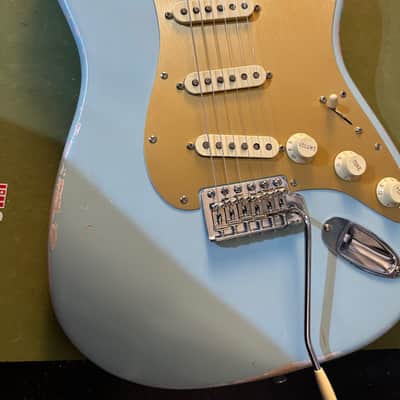 Partscaster Stratocaster 2023 - 'Daphne Blue Light Aged MJT Body Fender USA Neck and Fender Custom Shop Preloaded Pickguard image 3