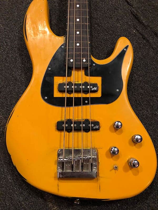 Fender Deluxe Series (Made Fretless) Jazz Bass 24 Fret Quilt Top w/ Active EQ 2005 Painted Yellow / image 1