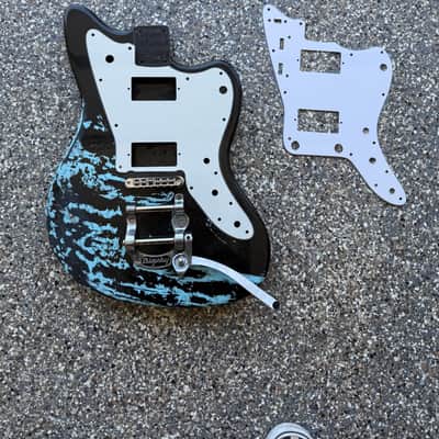 Allparts Jazzmaster Body /w Pin-less Bigsby - Black image 1