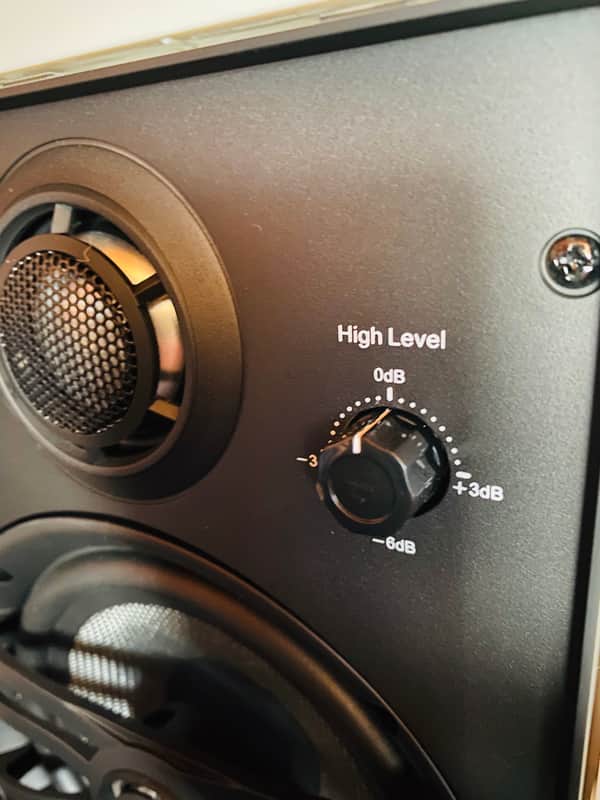 Yamaha NS-IW660 White image 1