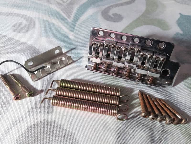 Squier Affinity Tremolo Bridge Assembly (2006) image 1