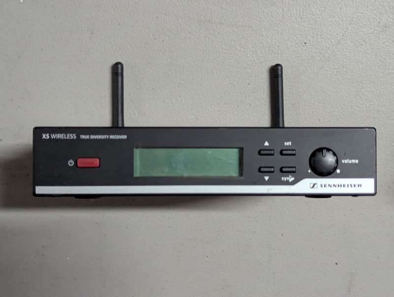 Sennheiser EM 10 Wireless UHF Diversity Receiver – 548–572 MHz image 1
