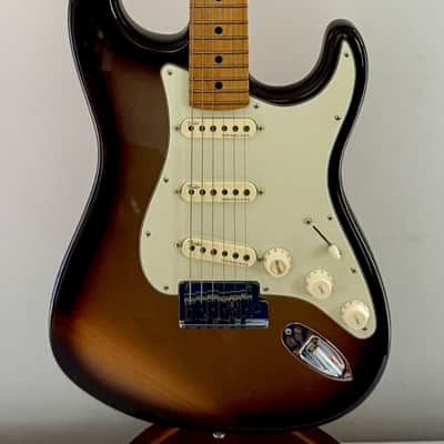Fender American Ultra Stratocaster with Maple Fretboard 2024 - Mocha Burst image 2