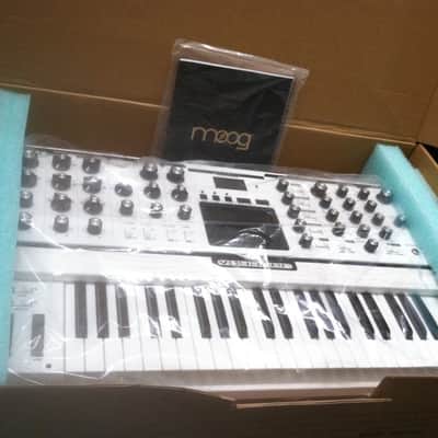 Moog Minimoog Voyager White color Performer Edition 44-Key Monophonic Synthesizer New //ARMENS//