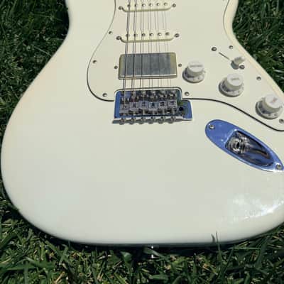 Fender American Performer Stratocaster with Rosewood Fretboard 2018 - Present - Arctic White image 3