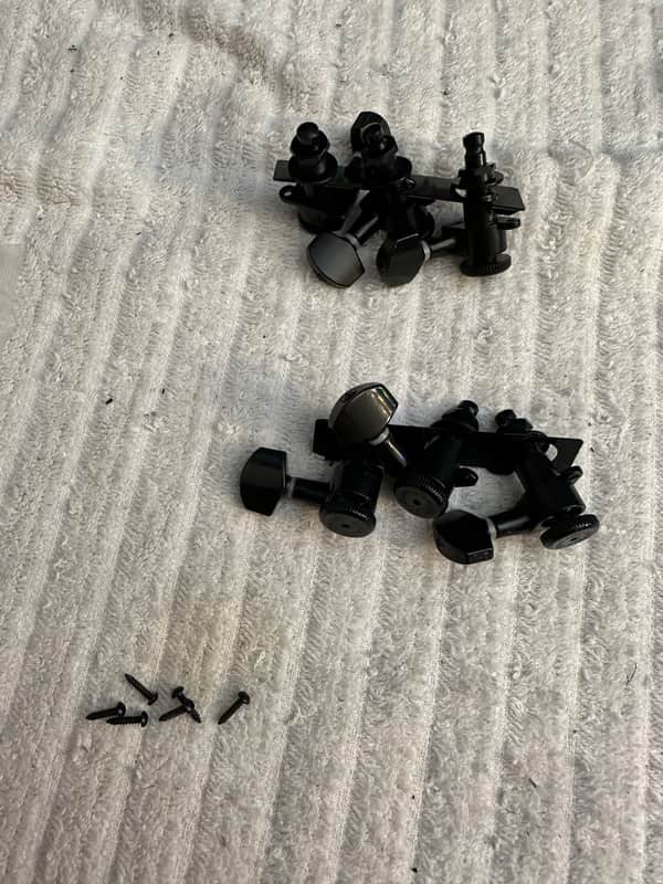 Hipshot 6 in line locking tuners Black image 1