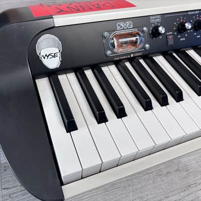 Korg SV2-SP 88 Key Stage Vintage Digital Piano with Speakers 2020 - Present - Creme with White / Black Keys image 3