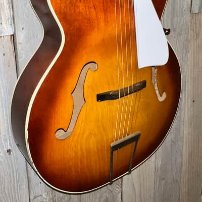 1962 Silvertone H-612  Sunburst, Built in the USA by Kay, Includes Hard Shell Case. Plays Great Ships Fast ! image 2