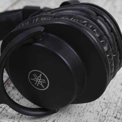 Yamaha HPH-MT5 Closed Back Studio Monitor Headphones Black with Carrying Bag image 4