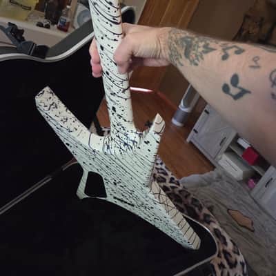 Jackson Custom Shop Warrior 2025 - Limited White Blue Blood Splatter W/COA image 4