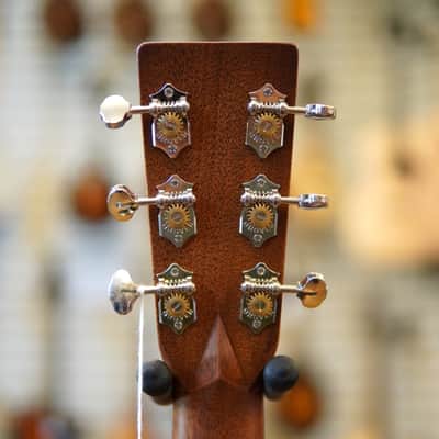 Martin 00-28 Standard Series Spruce/East Indian Rosewood Acoustic Guitar w/Molded Hard Case image 8