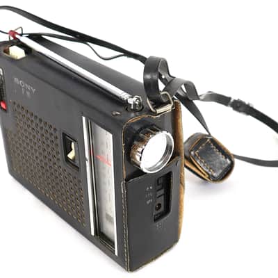 Vintage Sony Japan TFM-110F Portable Transistor Radio FM/SW/MW w