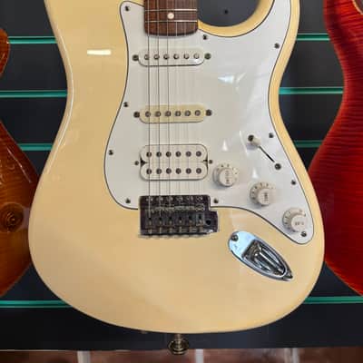 Fender Standard Stratocaster 2001 Electric Guitar image 3
