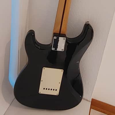 Starcaster by Fender Strat 2009 with Fender Gig Bag - SSH - Black with Matching Headstock image 10