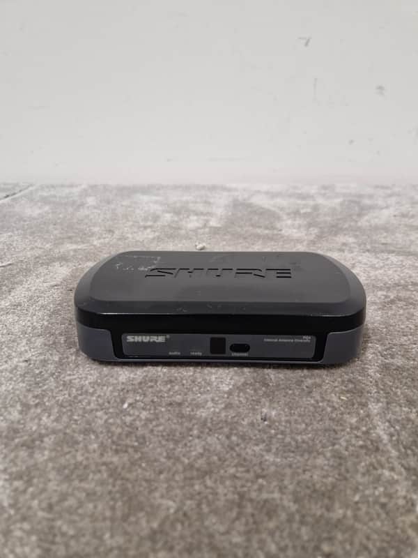 Shure PG4S - Wireless Microphone System - Excellent w/ Power Supply image 1