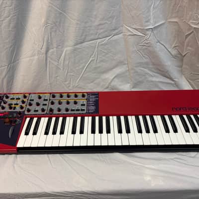 Nord Lead 2 49-Key 12-Voice Polyphonic Synthesizer 1997 - 2003 - Red