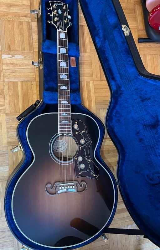 Gibson J-200 Standard