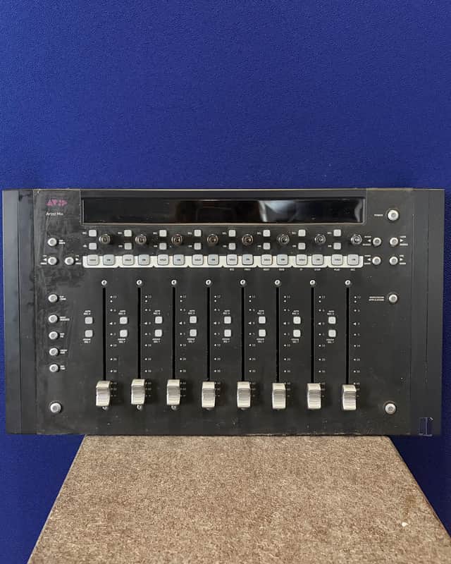 Avid Artist Mix 2010s - Black image 1