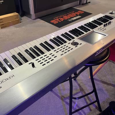 Korg Krome 73-Key Limited Edition Digital Synthesizer Workstation 2010s - Platinum image 2