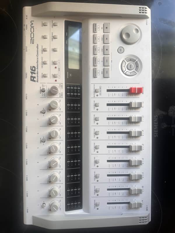 Zoom R16 USB Audio Interface / Digital Multitrack Recorder / Control Surface