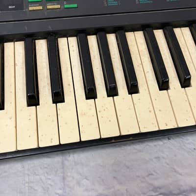 Yamaha PSR-6 Digital Synthesizer Keyboard image 5