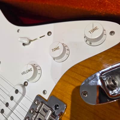 Used Fender 1954 American Vintage Reissue Stratocaster 2015 - Sunburst w/ OHSC image 11