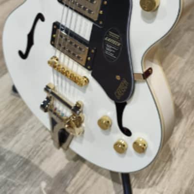 Gretsch G2622TG Electromatic Center Block Double Cutaway with Bigsby, Laurel Fretboard 2021 - White image 2