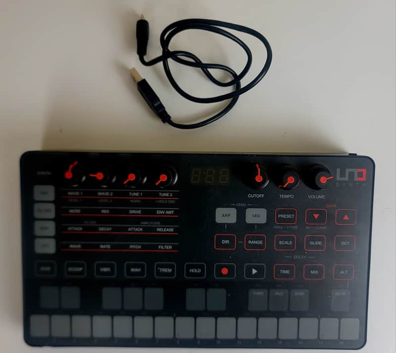 IK Multimedia UNO Analog Synth 2018 - Present - Black image 1
