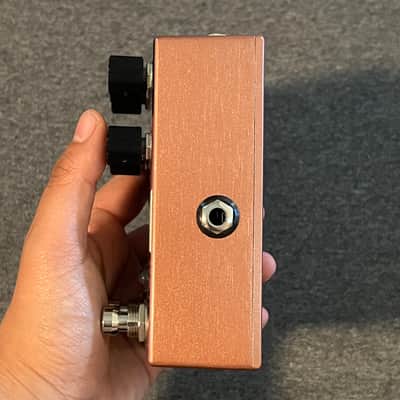 Walrus Audio Monument Harmonic Tap Tremolo V2 2018 - Present - Coral / Black image 4