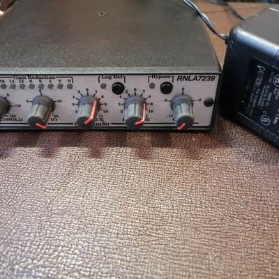 FMR Audio Really Nice Leveling Amplifier RNLA 7239 2000s - Silver image 1