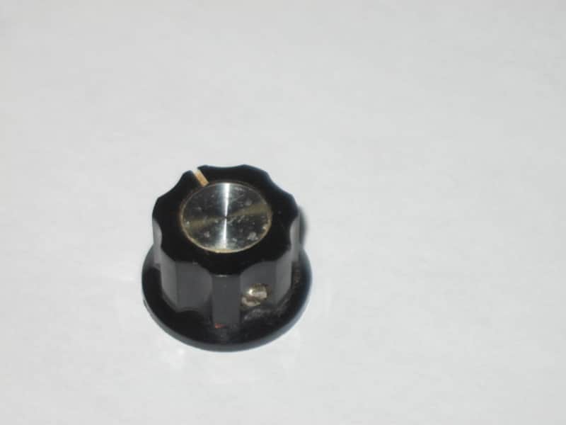 ONE used Toya B-1122 Vintage Boss Pedal Replacement KNOB, JAPAN, 1980s, fits split shaft pot - for OD1,DM2,PH1,CE2&more [NO pot/NO pedal(s)] black hard plastic, top side has silver colored reflector, 1 set screw, center under-side is brass color metal image 1