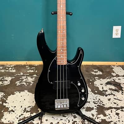 Peavey Forum Bass Guitar black image 2
