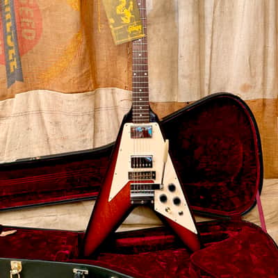 Gibson Custom Shop '67 Reissue Flying V 2002 - Sunburst imagen 1