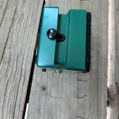 Boss TR-2 Tremolo (Silver Label) 1997 - Present - Green electric guitar tremolo pedal image 5