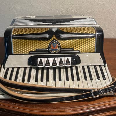Larenti Accordion Made In Italy image 9