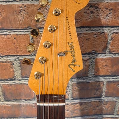 Fender 2024 Robert Cray Artist Series Signature Stratocaster Inca Silver w/ American Vintage '62 Reissue Pickguard image 2