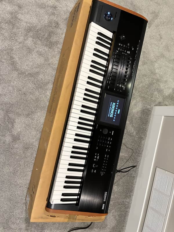 Korg KRONOS 2 73-Key Digital Synthesizer Workstation 2014 - Present - Black/Wood image 1