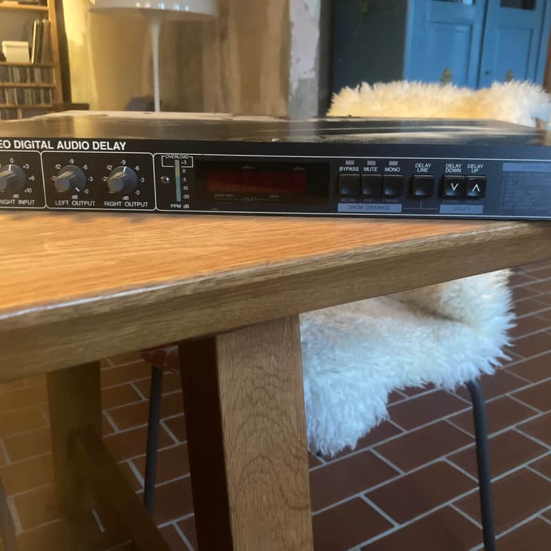 2000 TC Electronic 1280 stereo digital audio delay It work used.