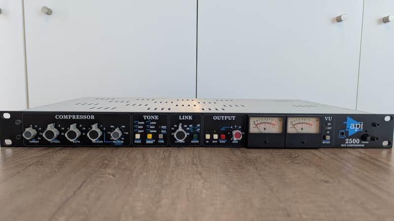 API 2500 Stereo Bus Compressor 2000 - 2019 - Black image 1