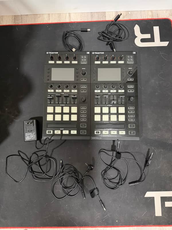Native Instruments Traktor Kontrol D2 2010s - Black image 1