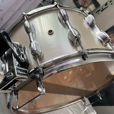 Slingerland Magnum 1983 - Silver Mist 8X14 Snare Drum 12 Lug Near Mint Condition! image 2