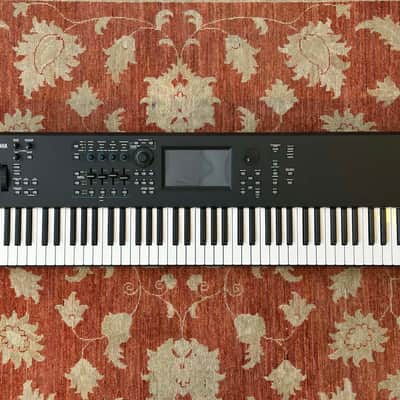YAMAHA MODx7 Music Synthesizer