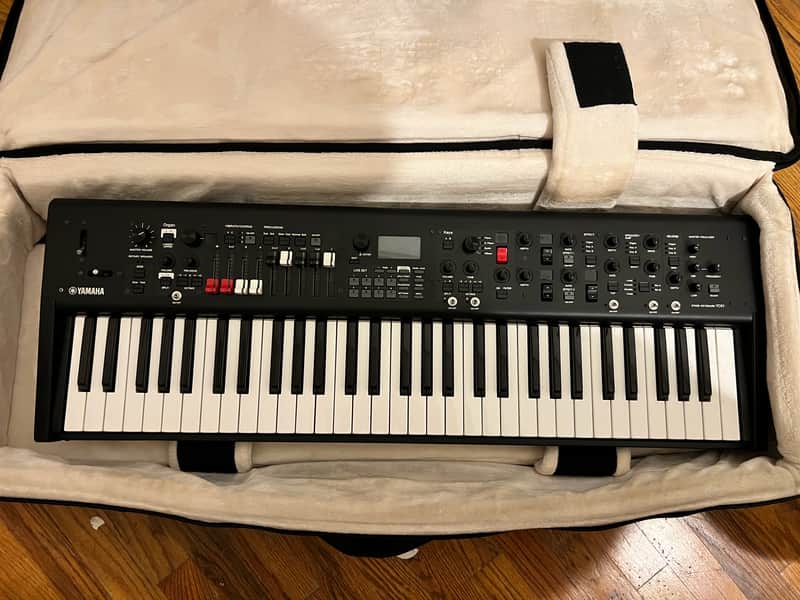 Immagine Yamaha YC61 61-Key Stage Keyboard 2018 - Present - Black - 1