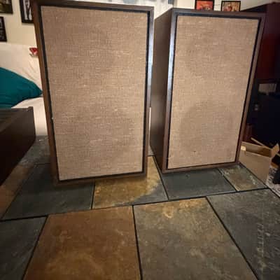 KLH Model 32 speakers in great condition - 1970's image 1