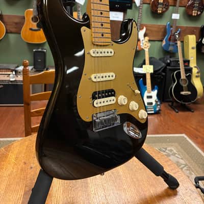 2021 Fender American Ultra Stratocaster HSS with Maple Fretboard Texas Tea image 3